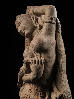 Lot 194 - A PINK SANDSTONE FIGURE OF A CELESTIAL BEAUTY, SURASUNDARI, 11TH CENTURY