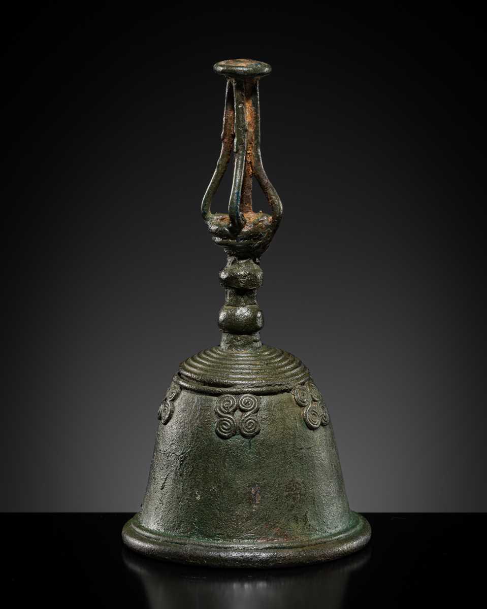 Lot 650 - A BRONZE BELL, BAN CHIANG CULTURE, THAILAND, 1500 BC–300 AD