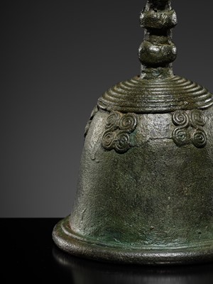 Lot 650 - A BRONZE BELL, BAN CHIANG CULTURE, THAILAND, 1500 BC–300 AD