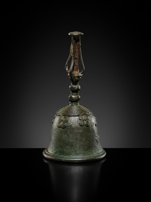 Lot 650 - A BRONZE BELL, BAN CHIANG CULTURE, THAILAND, 1500 BC–300 AD