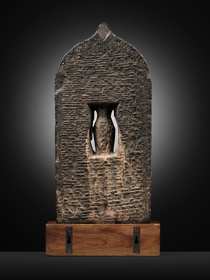 Lot 624 - A BLACK STONE STELE OF VISHNU, PALA PERIOD