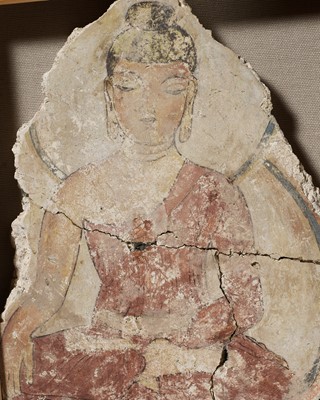 Lot 183 - AN EXTREMELY RARE PAINTED STUCCO FRAGMENT DEPICTING BUDDHA, ANCIENT REGION OF GANDHARA