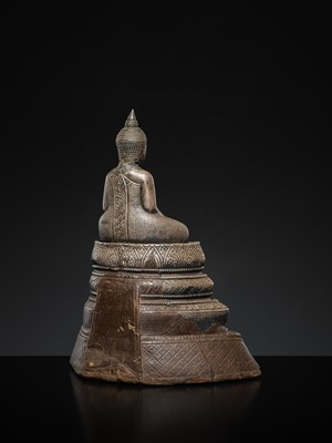 Lot 151 - A FINE SILVER REPOUSSÉ FIGURE OF BUDDHA, 19TH-20TH CENTURY