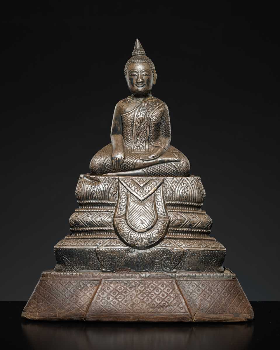 Lot 151 - A FINE SILVER REPOUSSÉ FIGURE OF BUDDHA, 19TH-20TH CENTURY