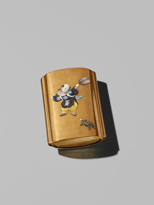 Lot 54 - A SUPERB GOLD-LACQUER SHIBAYAMA-INLAID FOUR-CASE SAYA (SHEATH) INRO DEPICTING A KARAKO AND HANAKAGO (FLOWER BASKET)
