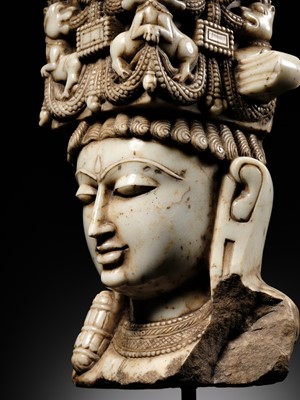 Lot 201 - A MAGNIFICENT WHITE MARBLE HEAD OF A DHARMIC DEITY, WESTERN INDIA
