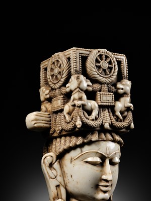 Lot 201 - A MAGNIFICENT WHITE MARBLE HEAD OF A DHARMIC DEITY, WESTERN INDIA