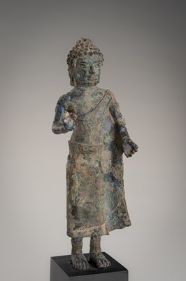 Lot 1020 - A KHMER BRONZE FIGURE OF BUDDHA, ANGKOR PERIOD