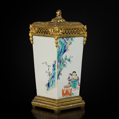 Lot 182 - AN IMPRESSIVE KAKIEMON ‘SAKE THIEF’ POT POURRI VASE AND COVER, THE MOUNTS BY ESCALIER DE CRISTAL, PARIS