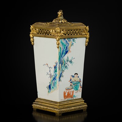 Lot 178 - AN IMPRESSIVE KAKIEMON ‘SAKE THIEF’ POT POURRI VASE AND COVER, THE MOUNTS BY ESCALIER DE CRISTAL, PARIS
