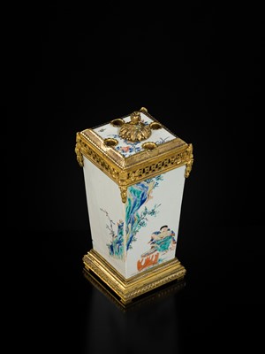 Lot 178 - AN IMPRESSIVE KAKIEMON ‘SAKE THIEF’ POT POURRI VASE AND COVER, THE MOUNTS BY ESCALIER DE CRISTAL, PARIS