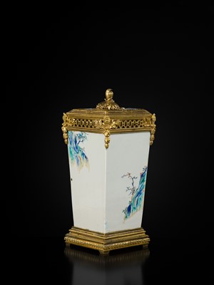 Lot 178 - AN IMPRESSIVE KAKIEMON ‘SAKE THIEF’ POT POURRI VASE AND COVER, THE MOUNTS BY ESCALIER DE CRISTAL, PARIS