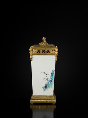 Lot 178 - AN IMPRESSIVE KAKIEMON ‘SAKE THIEF’ POT POURRI VASE AND COVER, THE MOUNTS BY ESCALIER DE CRISTAL, PARIS
