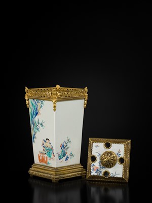 Lot 178 - AN IMPRESSIVE KAKIEMON ‘SAKE THIEF’ POT POURRI VASE AND COVER, THE MOUNTS BY ESCALIER DE CRISTAL, PARIS
