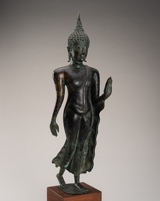 Lot 1057 - A LARGE BRONZE FIGURE OF A WALKING BUDDHA, SUKHOTHAI STYLE