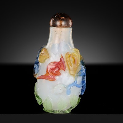 Lot 198 - A FOUR-COLOR OVERLAY GLASS ‘SANDUO’ SNUFF BOTTLE, 18TH TO EARLY 19TH CENTURY