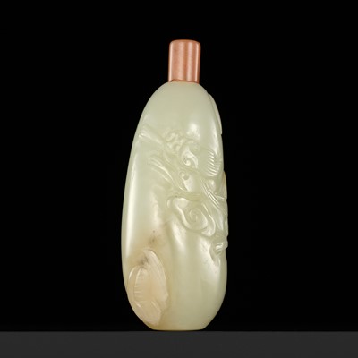 Lot 192 - A FINE CELADON AND RUSSET JADE ‘CHILONG AND BATS’ SNUFF BOTTLE, QING DYNASTY