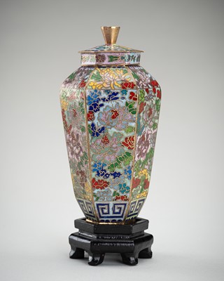 Lot 1677 - A SMALL AND CHARMING HEXAGONAL CLOISONNÉ ENAMEL VASE