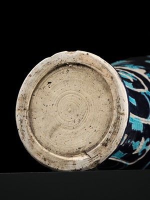 Lot 150 - A FAHUA ‘WINDSWEPT’ VASE, MEIPING, 15TH TO 16TH CENTURY
