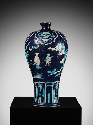 Lot 150 - A FAHUA ‘WINDSWEPT’ VASE, MEIPING, 15TH TO 16TH CENTURY