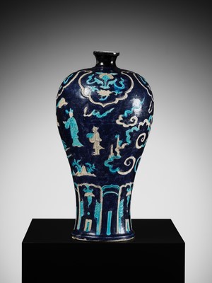 Lot 150 - A FAHUA ‘WINDSWEPT’ VASE, MEIPING, 15TH TO 16TH CENTURY
