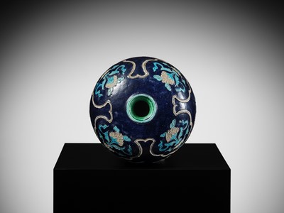 Lot 150 - A FAHUA ‘WINDSWEPT’ VASE, MEIPING, 15TH TO 16TH CENTURY