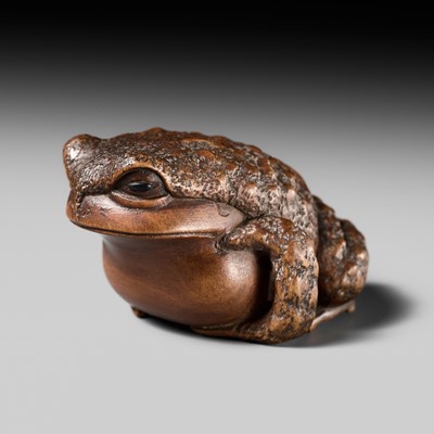 Lot 501 - MASANAO: A FINE WOOD NETSUKE OF A CROUCHING TOAD