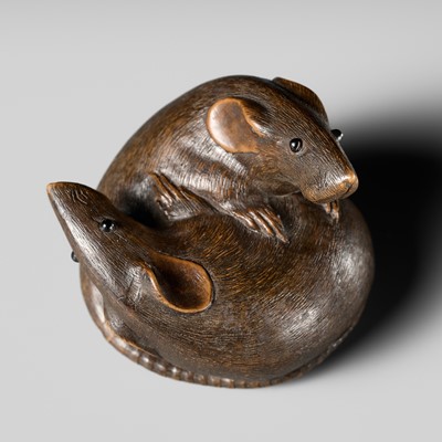 Lot 459 - A LARGE AND FINE WOOD NETSUKE OF TWO PLAYING RATS