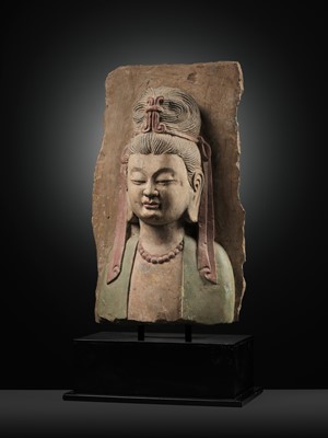 Lot 332 - A RARE PAINTED LIMESTONE RELIEF OF GUANYIN, NORTHERN WEI TO SUI DYNASTY