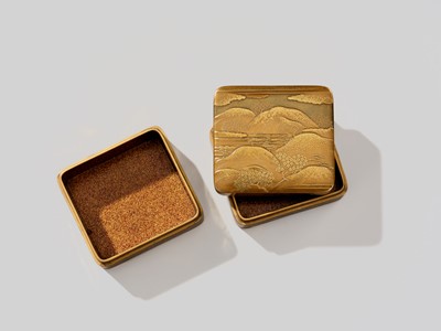 Lot 106 - A GOLD LACQUER JU-KOBAKO (SMALL TIERED BOX) AND COVER