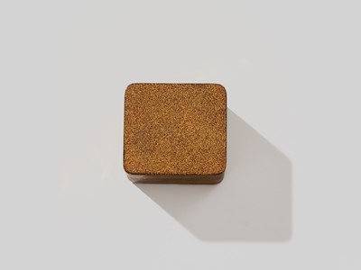 Lot 106 - A GOLD LACQUER JU-KOBAKO (SMALL TIERED BOX) AND COVER