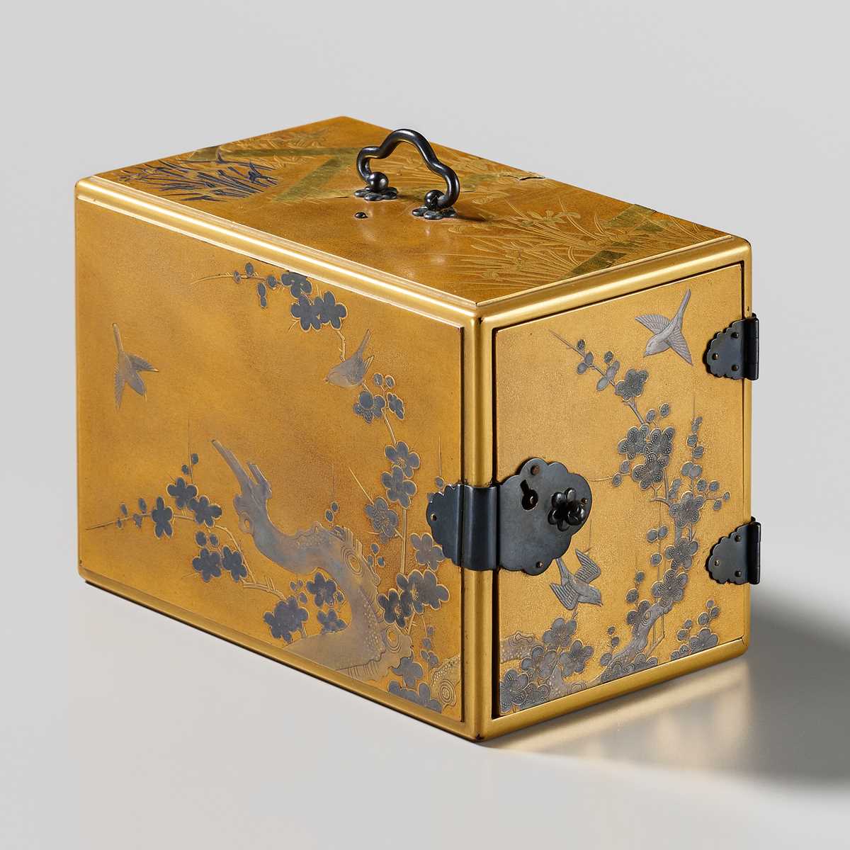 Lot 107 - A SUPERB GOLD LACQUER MINIATURE KODANSU (SMALL INCENSE CABINET) DEPICTING BIRDS AND FLOWERS