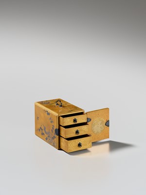 Lot 107 - A SUPERB GOLD LACQUER MINIATURE KODANSU (SMALL INCENSE CABINET) DEPICTING BIRDS AND FLOWERS