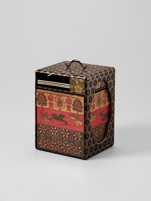 Lot 146 - A FINE LACQUER SAGE-JUBAKO (PORTABLE PICNIC SET)