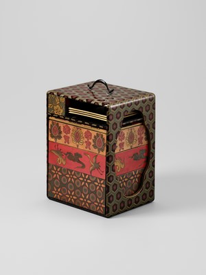 Lot 146 - A FINE LACQUER SAGE-JUBAKO (PORTABLE PICNIC SET)