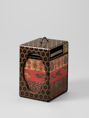 Lot 146 - A FINE LACQUER SAGE-JUBAKO (PORTABLE PICNIC SET)