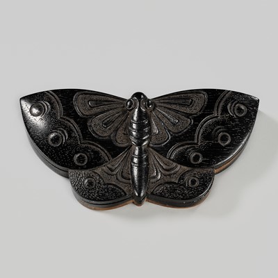 Lot 354 - A DARK WOOD KOGO (INCENSE BOX) AND COVER IN THE FORM OF A BUTTERFLY