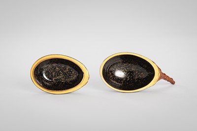 Lot 120 - HOSAI: A SMALL LACQUER KOGO (INCENSE BOX) AND COVER IN THE FORM OF AN EGGPLANT