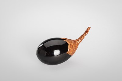 Lot 120 - HOSAI: A SMALL LACQUER KOGO (INCENSE BOX) AND COVER IN THE FORM OF AN EGGPLANT