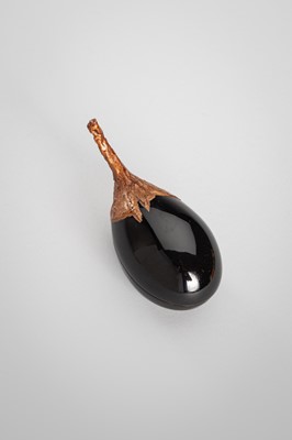 Lot 120 - HOSAI: A SMALL LACQUER KOGO (INCENSE BOX) AND COVER IN THE FORM OF AN EGGPLANT