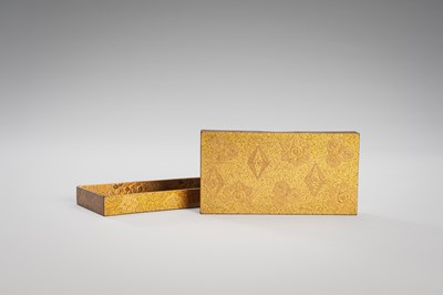 Lot 1563 - A FINE LACQUER KOGO (INCENSE BOX) AND COVER WITH MON CRESTS