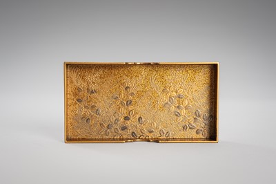 Lot 1563 - A FINE LACQUER KOGO (INCENSE BOX) AND COVER WITH MON CRESTS