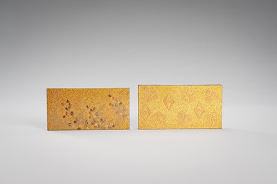 Lot 1563 - A FINE LACQUER KOGO (INCENSE BOX) AND COVER WITH MON CRESTS