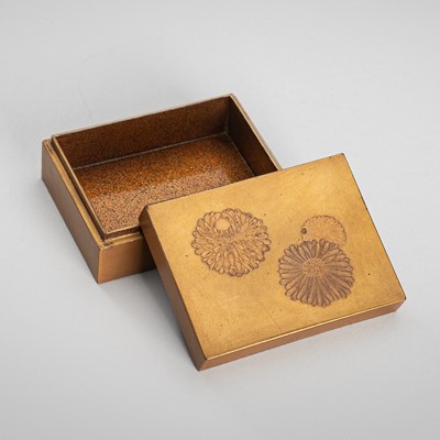 Lot 107 - A SMALL GOLD LACQUER KOGO (INCENSE BOX) WITH CHRYSANTHEMUMS