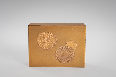 Lot 107 - A SMALL GOLD LACQUER KOGO (INCENSE BOX) WITH CHRYSANTHEMUMS