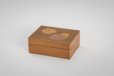 Lot 107 - A SMALL GOLD LACQUER KOGO (INCENSE BOX) WITH CHRYSANTHEMUMS