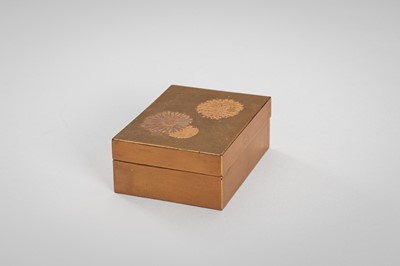Lot 107 - A SMALL GOLD LACQUER KOGO (INCENSE BOX) WITH CHRYSANTHEMUMS