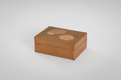 Lot 107 - A SMALL GOLD LACQUER KOGO (INCENSE BOX) WITH CHRYSANTHEMUMS