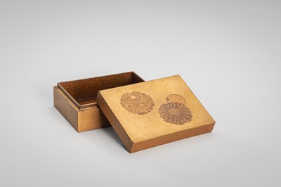 Lot 107 - A SMALL GOLD LACQUER KOGO (INCENSE BOX) WITH CHRYSANTHEMUMS