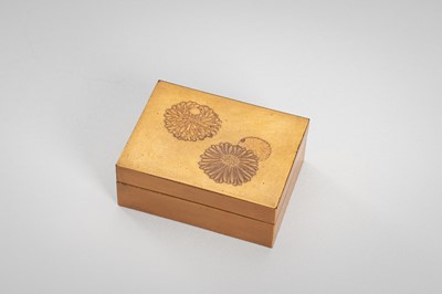 Lot 107 - A SMALL GOLD LACQUER KOGO (INCENSE BOX) WITH CHRYSANTHEMUMS